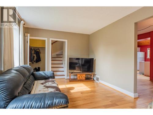 1189 Columbia  Avenue, Trail, BC - Indoor Photo Showing Living Room