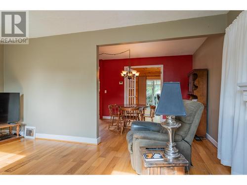 1189 Columbia  Avenue, Trail, BC - Indoor Photo Showing Living Room