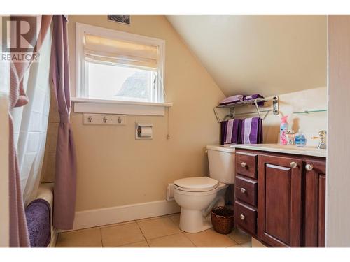 1189 Columbia  Avenue, Trail, BC - Indoor Photo Showing Bathroom