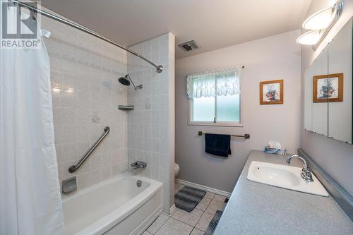 3549-3591 Aspen Lane, Prince George, BC - Indoor Photo Showing Bathroom