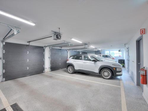 Garage - 202-3791 Rue De Mont-Royal, Longueuil (Saint-Hubert), QC - Indoor Photo Showing Garage