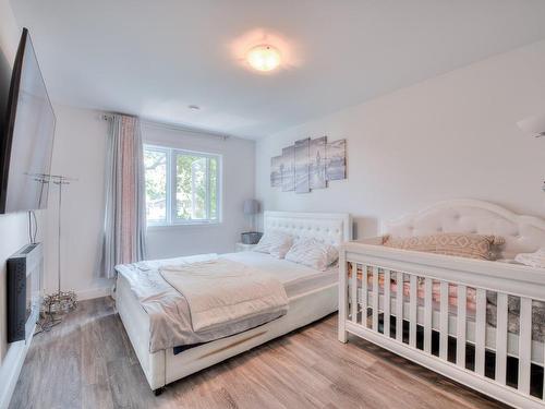 Master bedroom - 202-3791 Rue De Mont-Royal, Longueuil (Saint-Hubert), QC - Indoor Photo Showing Bedroom