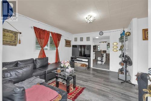 732 Vanier Street, Windsor, ON - Indoor Photo Showing Living Room