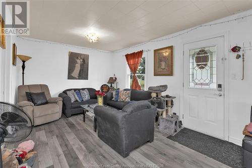 732 Vanier Street, Windsor, ON - Indoor Photo Showing Living Room