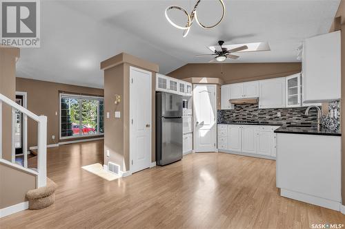 411 Blackshire Crescent, Saskatoon, SK - Indoor Photo Showing Kitchen