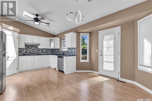 411 Blackshire Crescent, Saskatoon, SK - Indoor Photo Showing Kitchen With Upgraded Kitchen