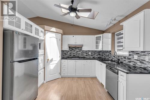 411 Blackshire Crescent, Saskatoon, SK - Indoor Photo Showing Kitchen With Double Sink With Upgraded Kitchen