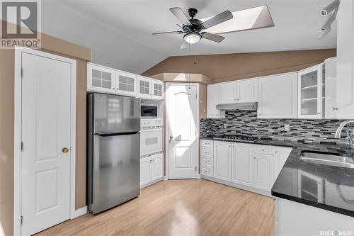 411 Blackshire Crescent, Saskatoon, SK - Indoor Photo Showing Kitchen