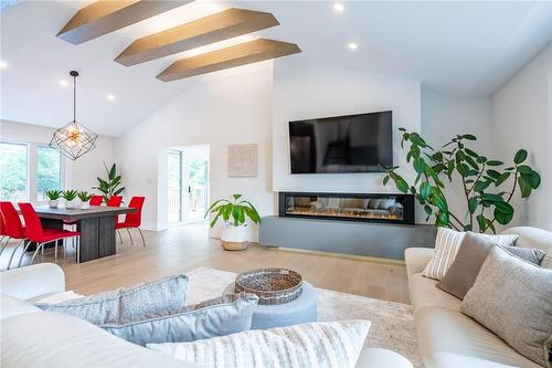 675 Scenic Drive, Hamilton, ON - Indoor Photo Showing Living Room With Fireplace