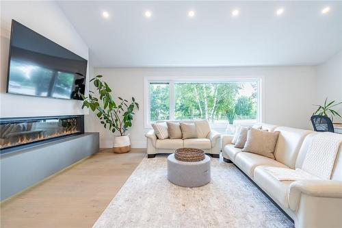 675 Scenic Drive, Hamilton, ON - Indoor Photo Showing Living Room With Fireplace