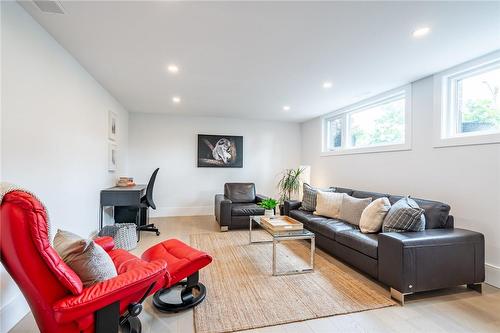 675 Scenic Drive, Hamilton, ON - Indoor Photo Showing Living Room