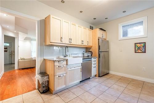 109 Gladstone Avenue, Hamilton, ON - Indoor Photo Showing Kitchen