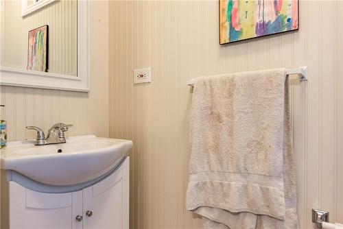 109 Gladstone Avenue, Hamilton, ON - Indoor Photo Showing Bathroom