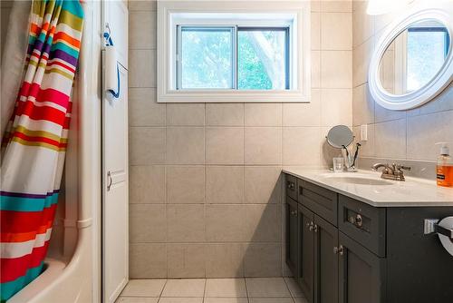 109 Gladstone Avenue, Hamilton, ON - Indoor Photo Showing Bathroom