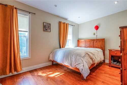 109 Gladstone Avenue, Hamilton, ON - Indoor Photo Showing Bedroom