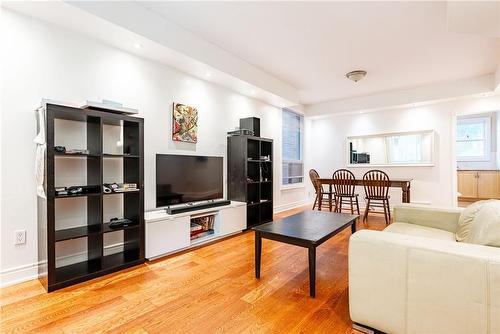 109 Gladstone Avenue, Hamilton, ON - Indoor Photo Showing Living Room