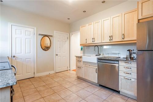 109 Gladstone Avenue, Hamilton, ON - Indoor Photo Showing Kitchen