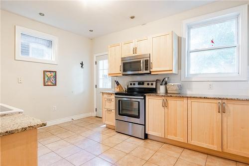 109 Gladstone Avenue, Hamilton, ON - Indoor Photo Showing Kitchen