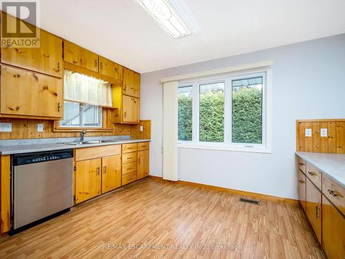 100 Fall Street N, Guelph/Eramosa, ON - Indoor Photo Showing Kitchen With Double Sink