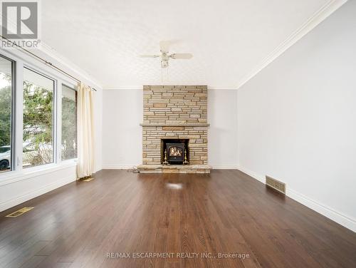 100 Fall Street N, Guelph/Eramosa (Rockwood), ON - Indoor Photo Showing Living Room With Fireplace