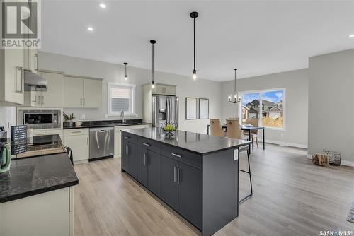 340 Leskiw Bend, Saskatoon, SK - Indoor Photo Showing Kitchen With Upgraded Kitchen