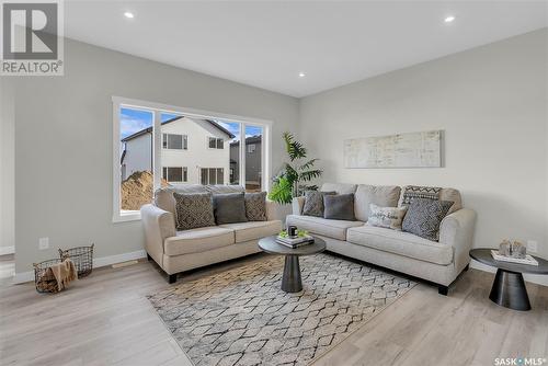 340 Leskiw Bend, Saskatoon, SK - Indoor Photo Showing Living Room