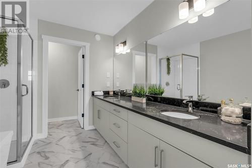 340 Leskiw Bend, Saskatoon, SK - Indoor Photo Showing Bathroom