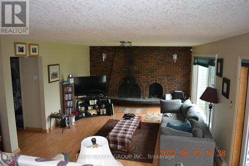 5905 West Boundary Road, Barrhead, AB - Indoor Photo Showing Living Room