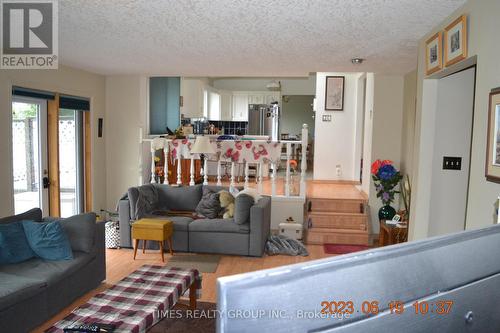 5905 West Boundary Road, Barrhead, AB - Indoor Photo Showing Living Room