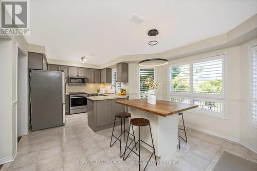 110 Pentland Road, Hamilton (Waterdown), ON - Indoor Photo Showing Kitchen