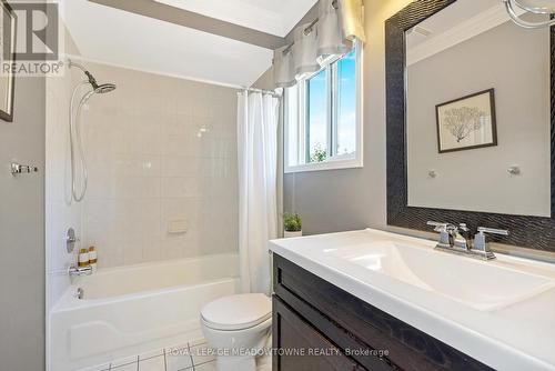 110 Pentland Road, Hamilton (Waterdown), ON - Indoor Photo Showing Bathroom