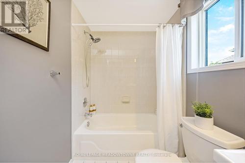 110 Pentland Road, Hamilton (Waterdown), ON - Indoor Photo Showing Bathroom