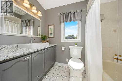 110 Pentland Road, Hamilton (Waterdown), ON - Indoor Photo Showing Bathroom