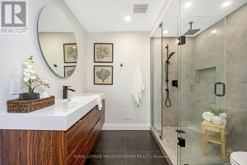 110 Pentland Road, Hamilton (Waterdown), ON - Indoor Photo Showing Bathroom