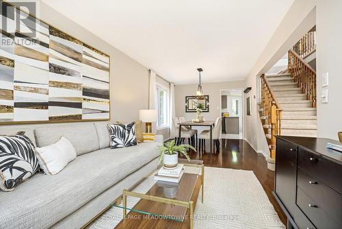 110 Pentland Road, Hamilton (Waterdown), ON - Indoor Photo Showing Living Room