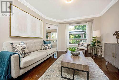 110 Pentland Road, Hamilton (Waterdown), ON - Indoor Photo Showing Living Room