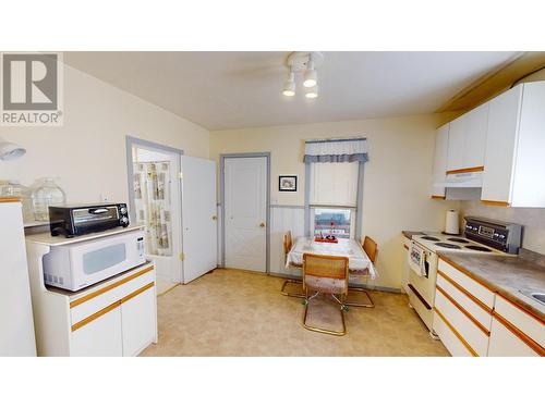 38 12Th  S Avenue, Cranbrook, BC - Indoor Photo Showing Dining Room