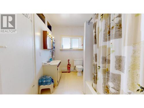 38 12Th  S Avenue, Cranbrook, BC - Indoor Photo Showing Bathroom