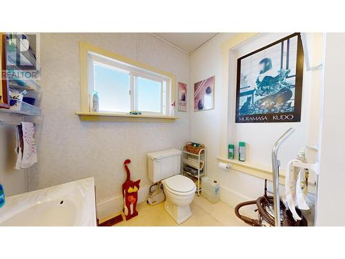 38 12Th  S Avenue, Cranbrook, BC - Indoor Photo Showing Bathroom