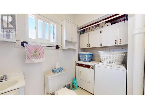 38 12Th  S Avenue, Cranbrook, BC - Indoor Photo Showing Laundry Room