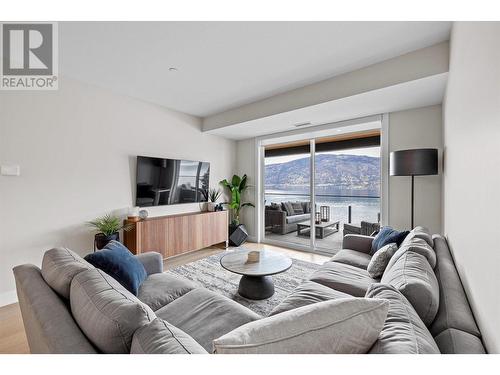 3475 Granite Close Unit# 408, Kelowna, BC - Indoor Photo Showing Living Room