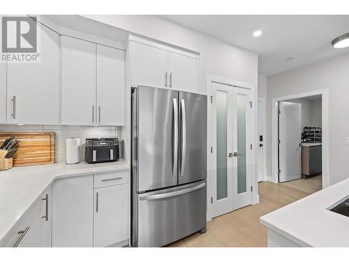 3475 Granite Close Unit# 408, Kelowna, BC - Indoor Photo Showing Kitchen