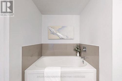 1801 - 609 Avenue Road, Toronto (Yonge-St. Clair), ON - Indoor Photo Showing Bathroom