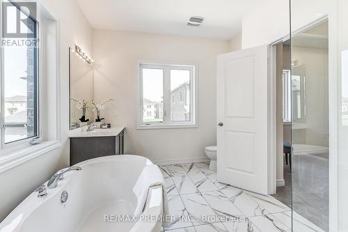 6 Sambro Lane, Whitchurch-Stouffville, ON - Indoor Photo Showing Bathroom