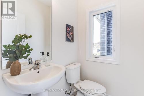 6 Sambro Lane, Whitchurch-Stouffville, ON - Indoor Photo Showing Bathroom