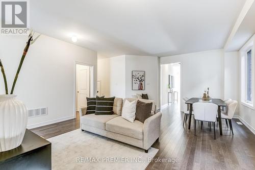 6 Sambro Lane, Whitchurch-Stouffville, ON - Indoor Photo Showing Living Room