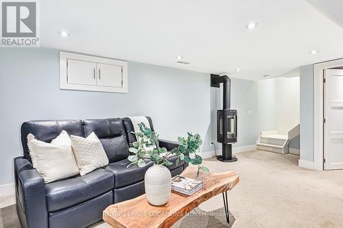 318 Maple Street, Collingwood, ON - Indoor Photo Showing Living Room