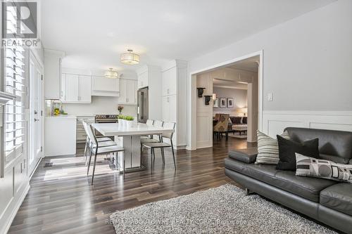 2278 Grand Oak Trail, Oakville (West Oak Trails), ON - Indoor Photo Showing Living Room