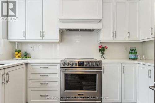 2278 Grand Oak Trail, Oakville (West Oak Trails), ON - Indoor Photo Showing Kitchen