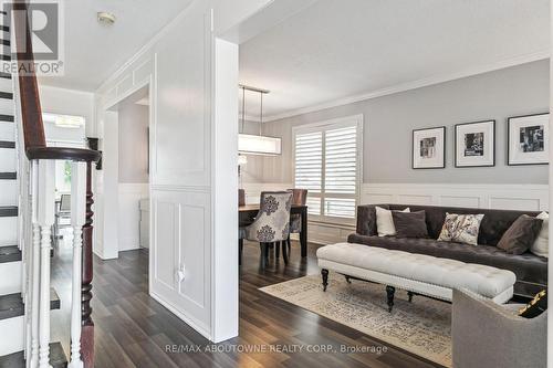 2278 Grand Oak Trail, Oakville (West Oak Trails), ON - Indoor Photo Showing Living Room